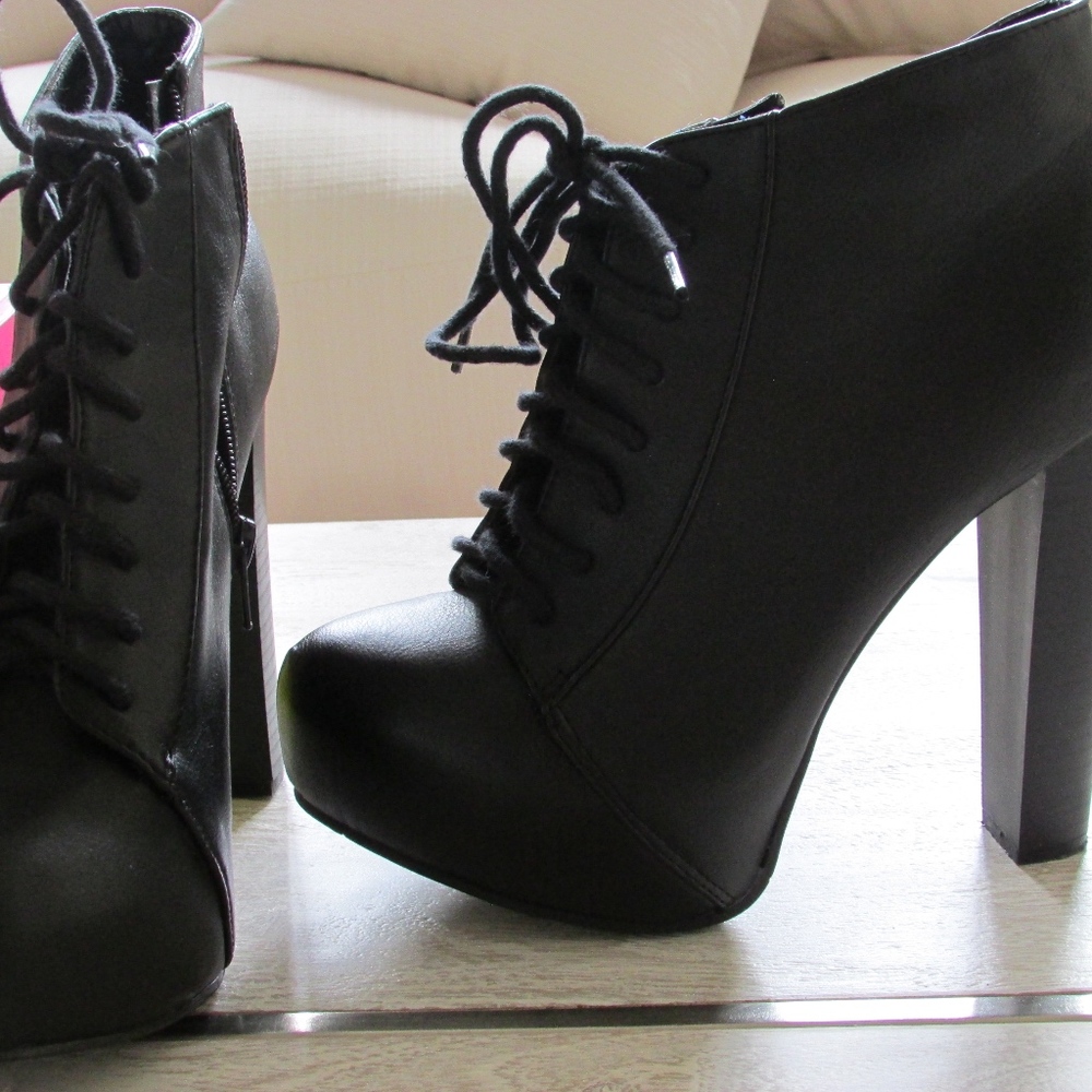 Black ankle Boots